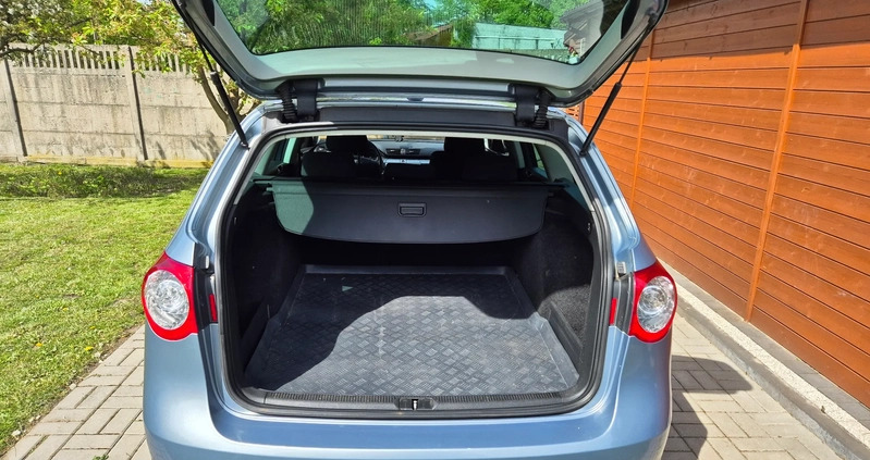 Volkswagen Passat cena 12600 przebieg: 307000, rok produkcji 2009 z Łask małe 154